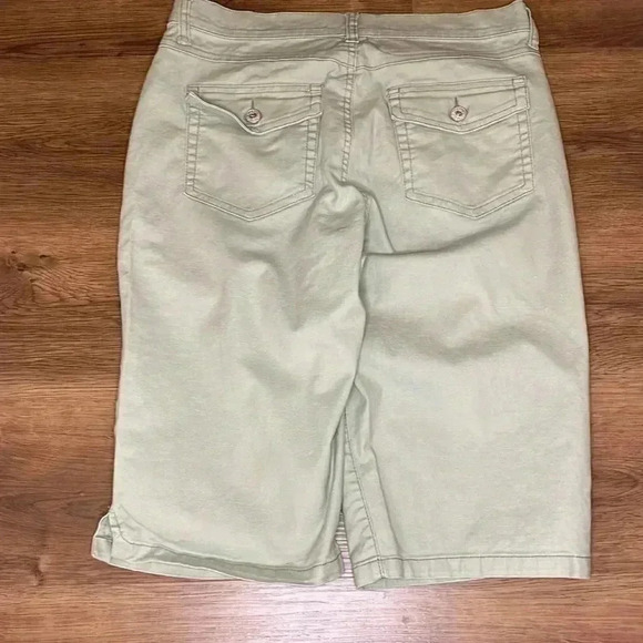 Cute Gloria Vanderbilt Missy Size 8 Bermuda Shorts - Picture 4 of 8